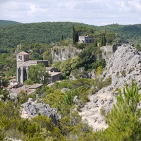 Photo de France - Le Cirque de Mourèze et le Lac du Salagou